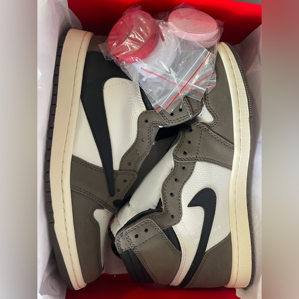 TRAVIS SCOTT X AIR JORDAN 1 RETRO HIGH OG ‘MOCHA’ 🔥